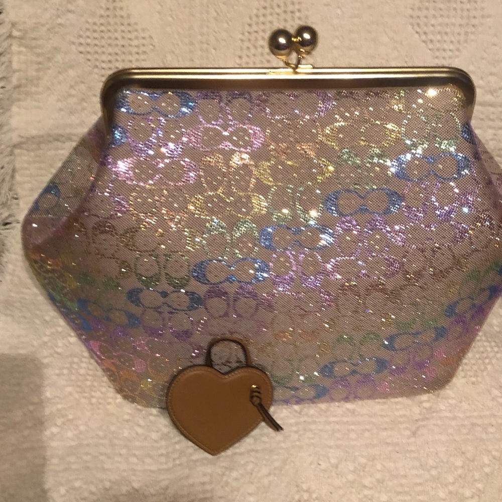 COACH
Large Kisslock Frame Bag, NWOT
in Crystal signature jacquard - Picture 4 of 8